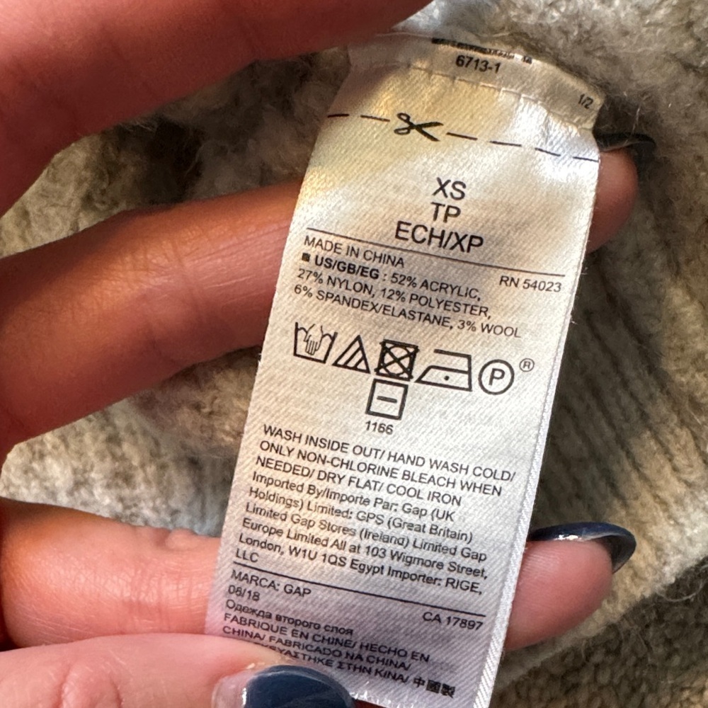GAP Women's Light Gray Crew Neck Sweater - Picture 3 of 3